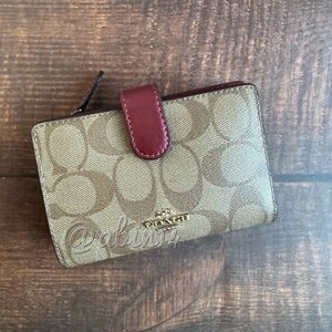 NWT Coach Medium Corner Zip Wallet